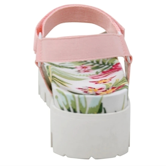 NEW! CHARLES DAVID Pink Zambo Floral Lug Sole Sandals 8. - Picture 2 of 10